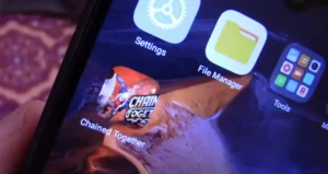 Chained Together APK – Escapa del infierno con tus amigos 1